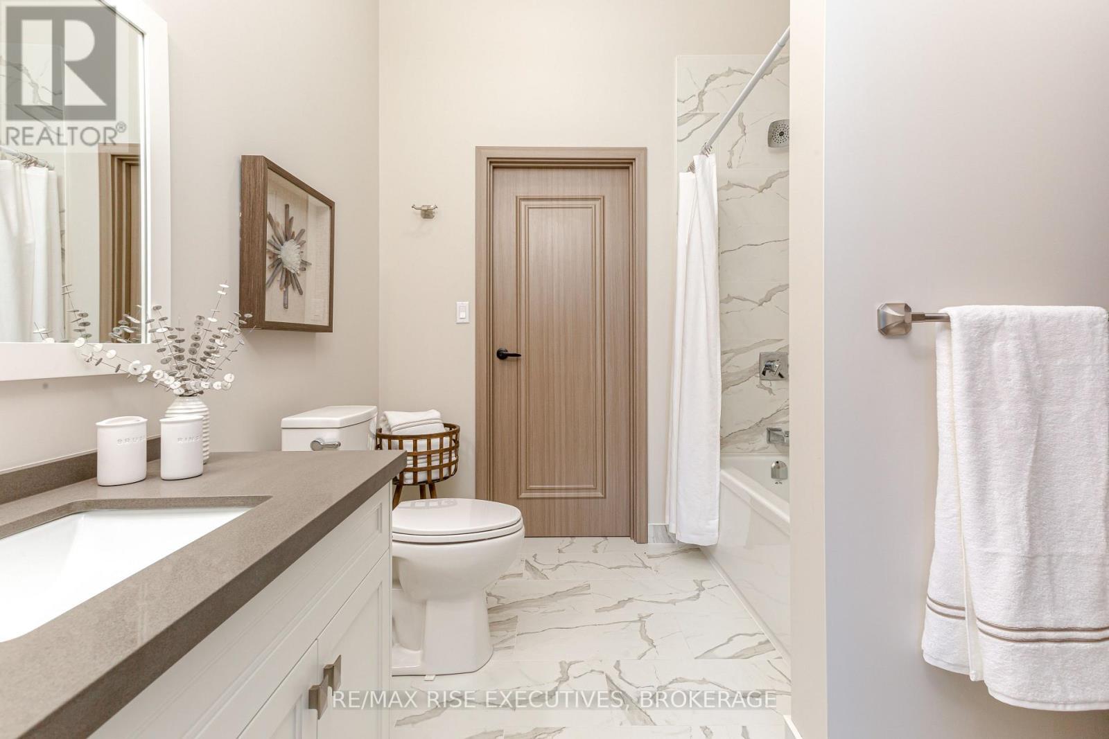 506 - 847 Development Drive, Kingston (South Of Taylor-Kidd Blvd), ON - Indoor Photo Showing Bathroom