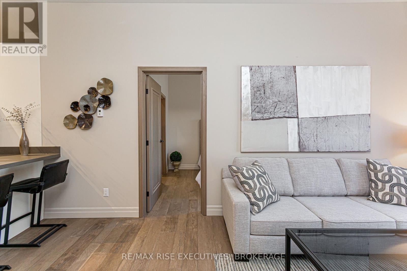 506 - 847 Development Drive, Kingston (South Of Taylor-Kidd Blvd), ON - Indoor Photo Showing Living Room