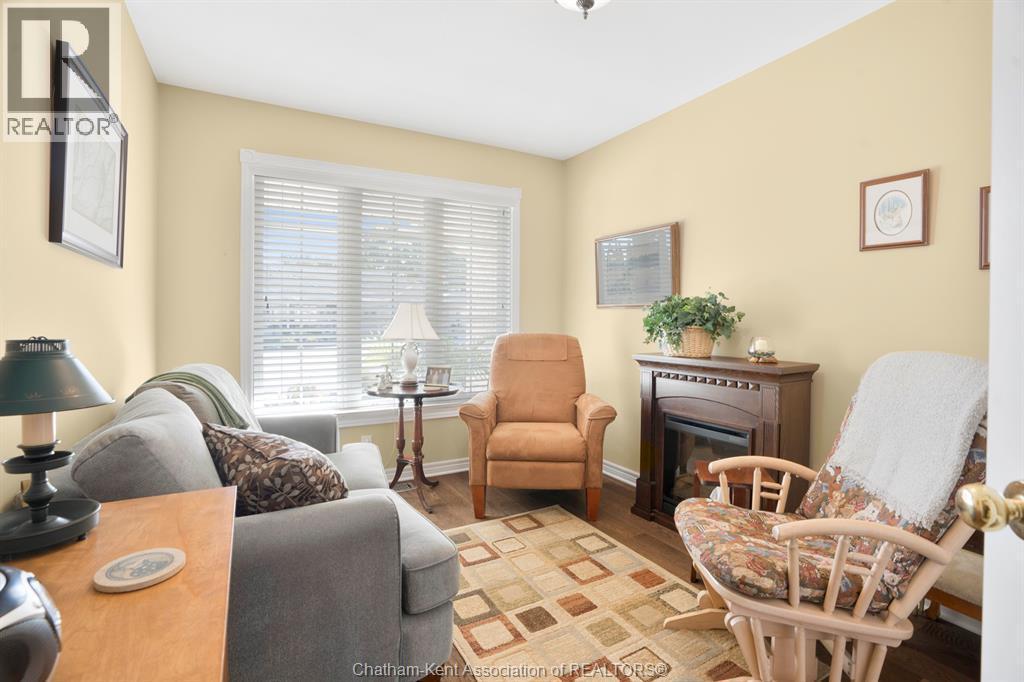 23 Wilhelmina Way, Chatham, ON - Indoor Photo Showing Living Room