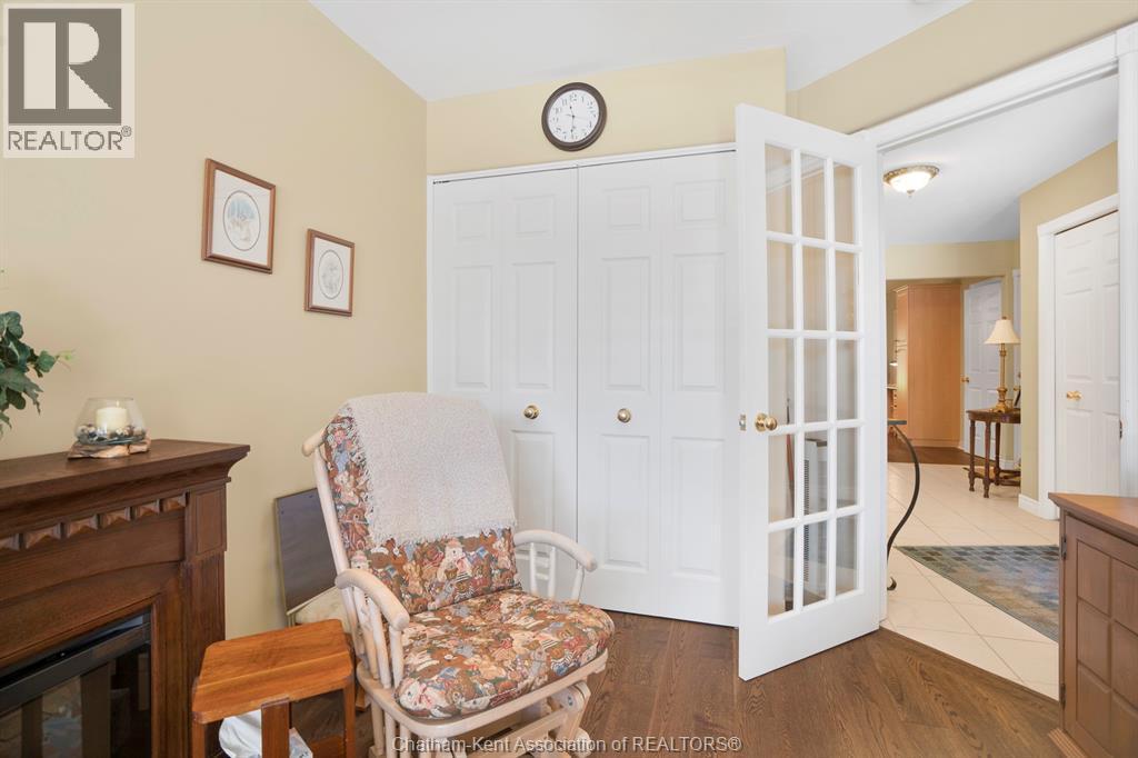 23 Wilhelmina Way, Chatham, ON - Indoor With Fireplace