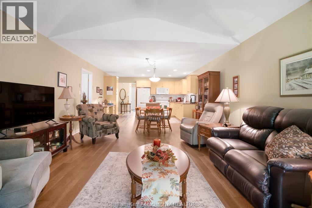 23 Wilhelmina Way, Chatham, ON - Indoor Photo Showing Living Room