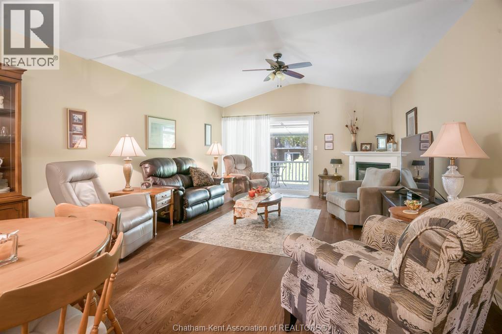23 Wilhelmina Way, Chatham, ON - Indoor Photo Showing Living Room