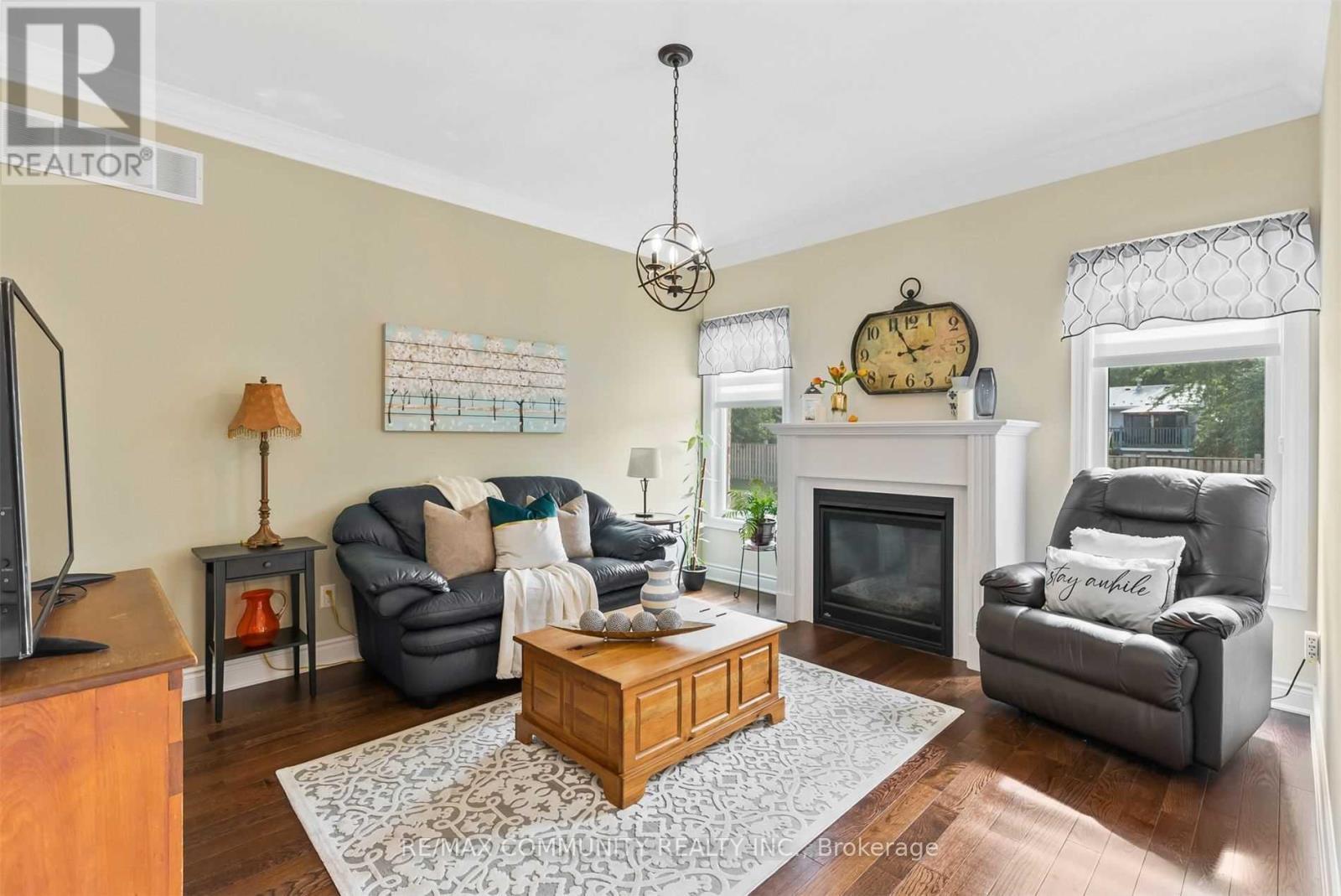 5 Pollock Avenue, Brock, ON - Indoor Photo Showing Living Room With Fireplace