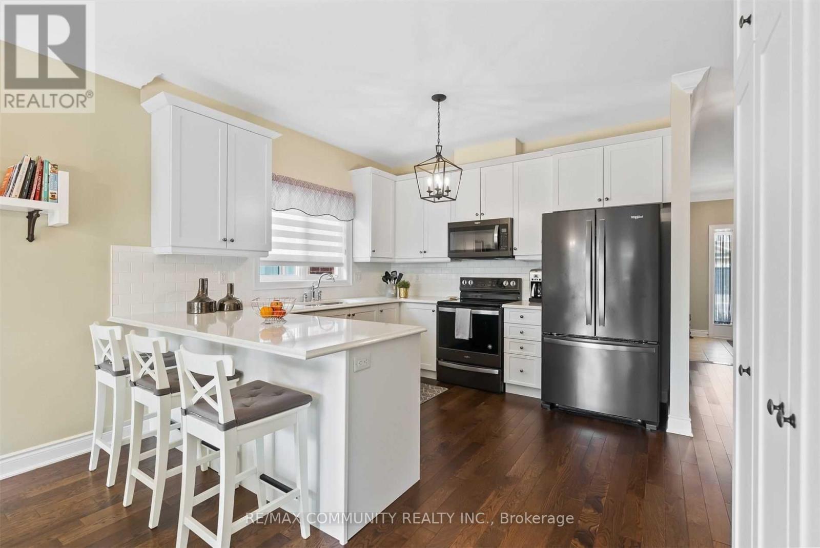 5 Pollock Avenue, Brock, ON - Indoor Photo Showing Kitchen With Stainless Steel Kitchen With Upgraded Kitchen