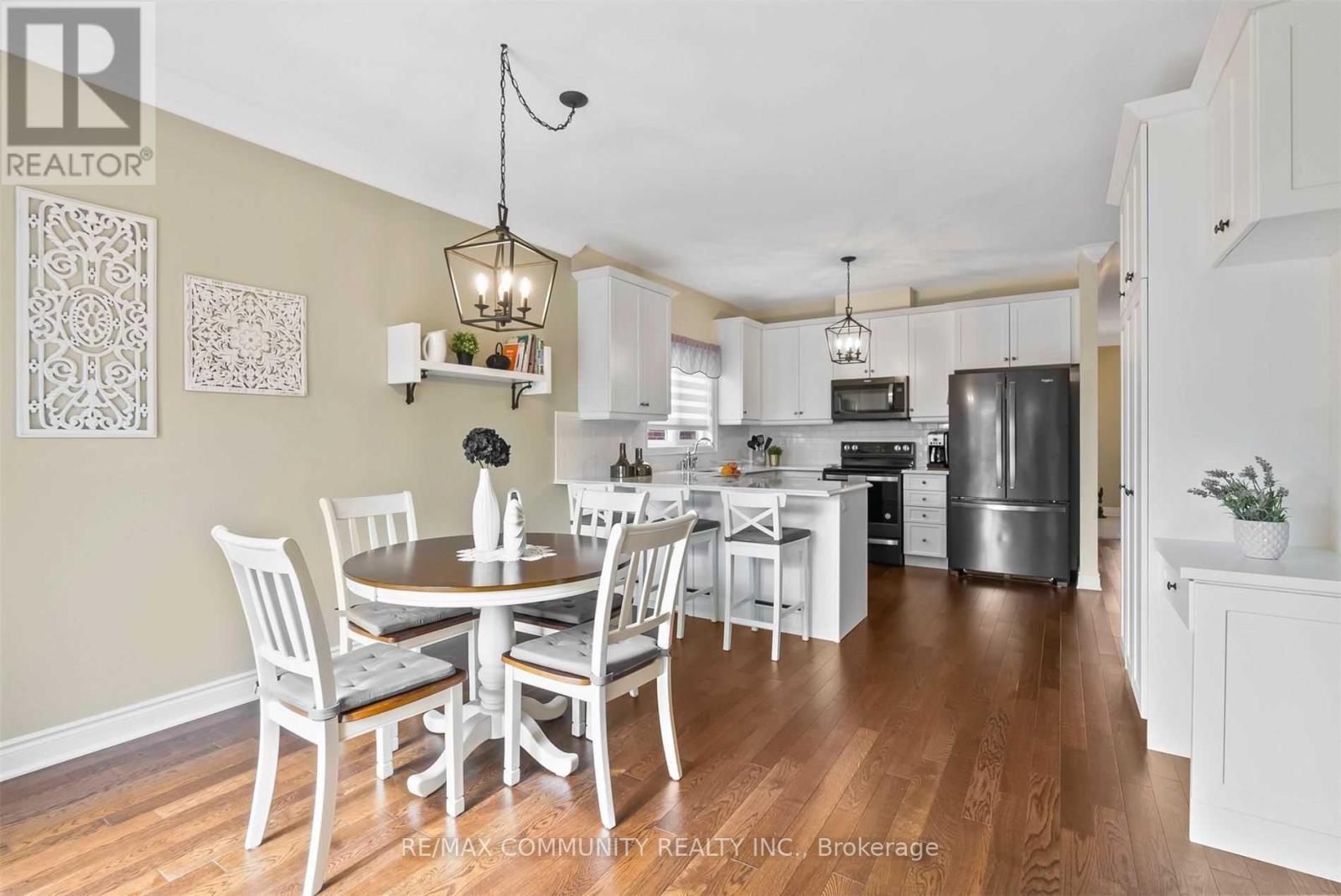 5 Pollock Avenue, Brock, ON - Indoor Photo Showing Dining Room