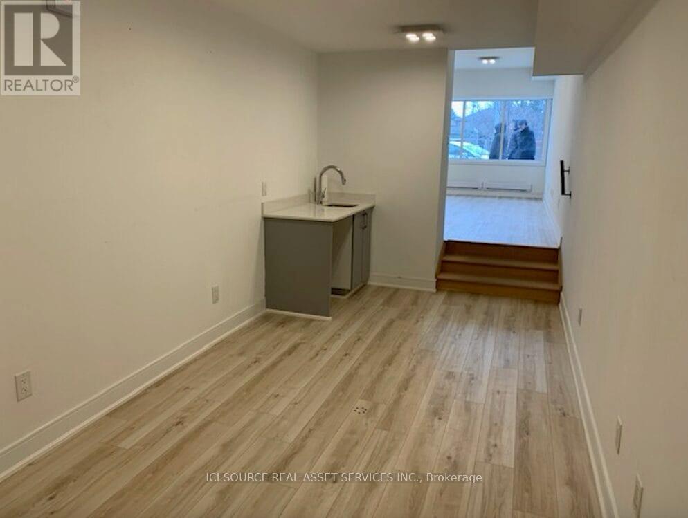 553 Lakeshore Road E, Mississauga, ON