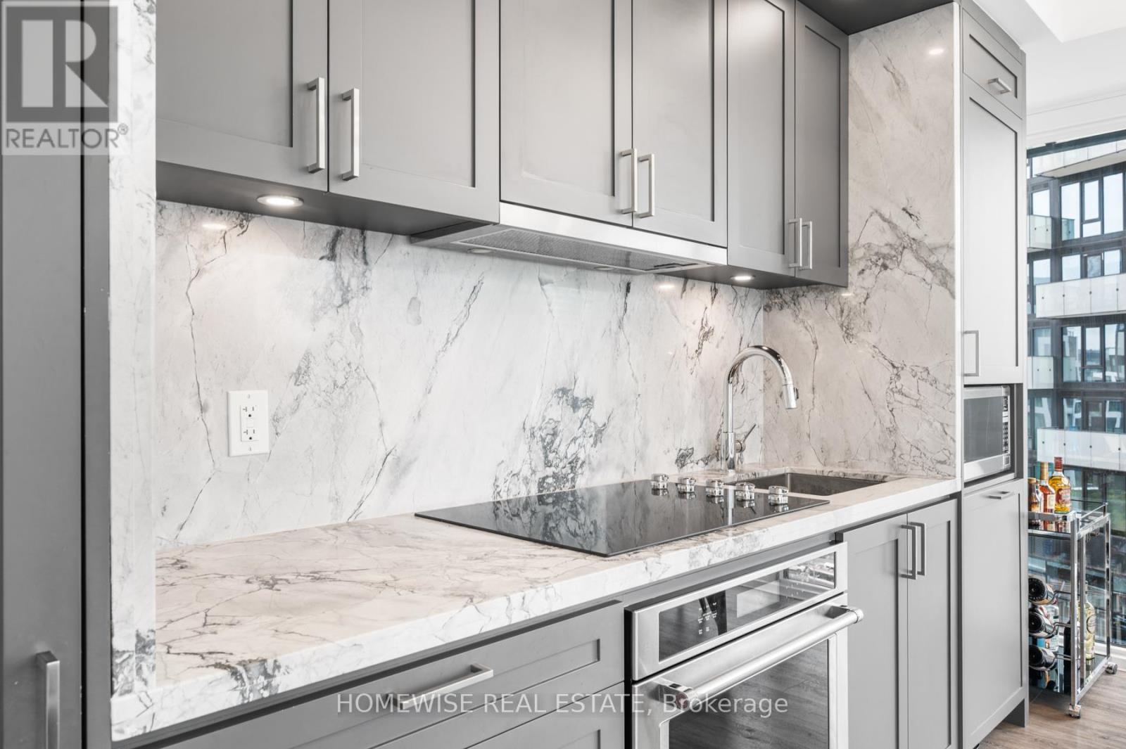 1012 - 470 Front Street W, Toronto, ON - Indoor Photo Showing Kitchen With Upgraded Kitchen