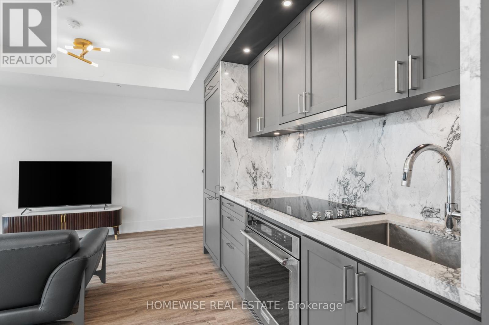 1012 - 470 Front Street W, Toronto, ON - Indoor Photo Showing Kitchen With Upgraded Kitchen