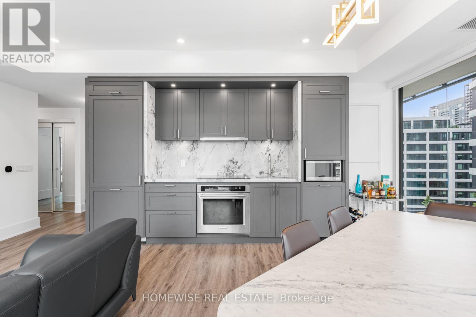 1012 - 470 Front Street W, Toronto, ON - Indoor Photo Showing Kitchen