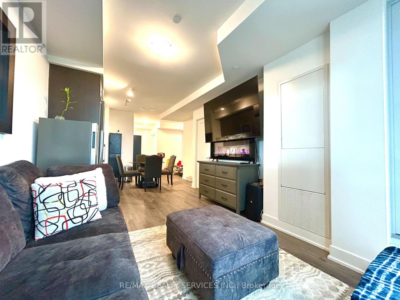 212 - 2545 Simcoe Street, Oshawa, ON - Indoor