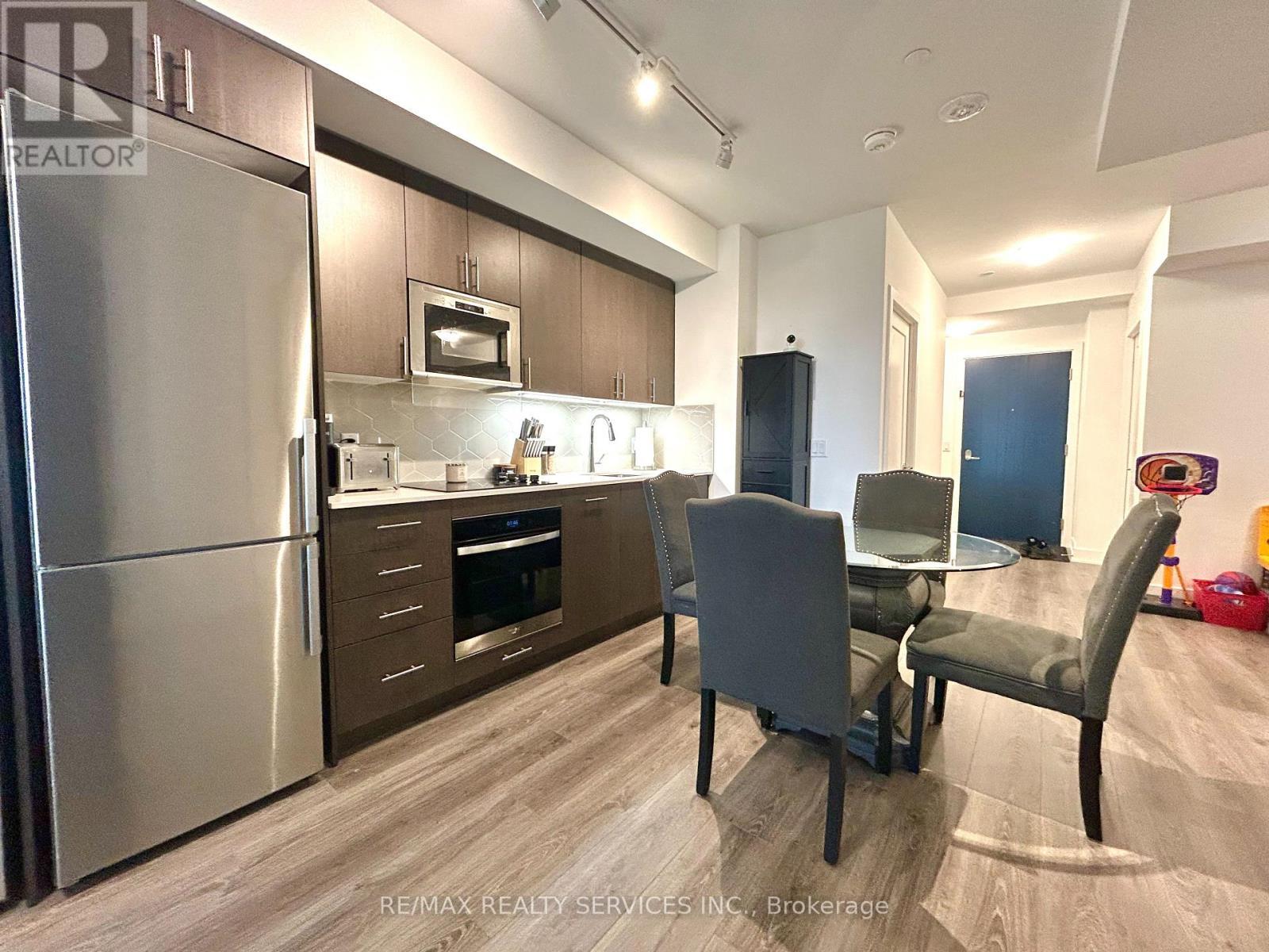 212 - 2545 Simcoe Street, Oshawa, ON - Indoor Photo Showing Kitchen