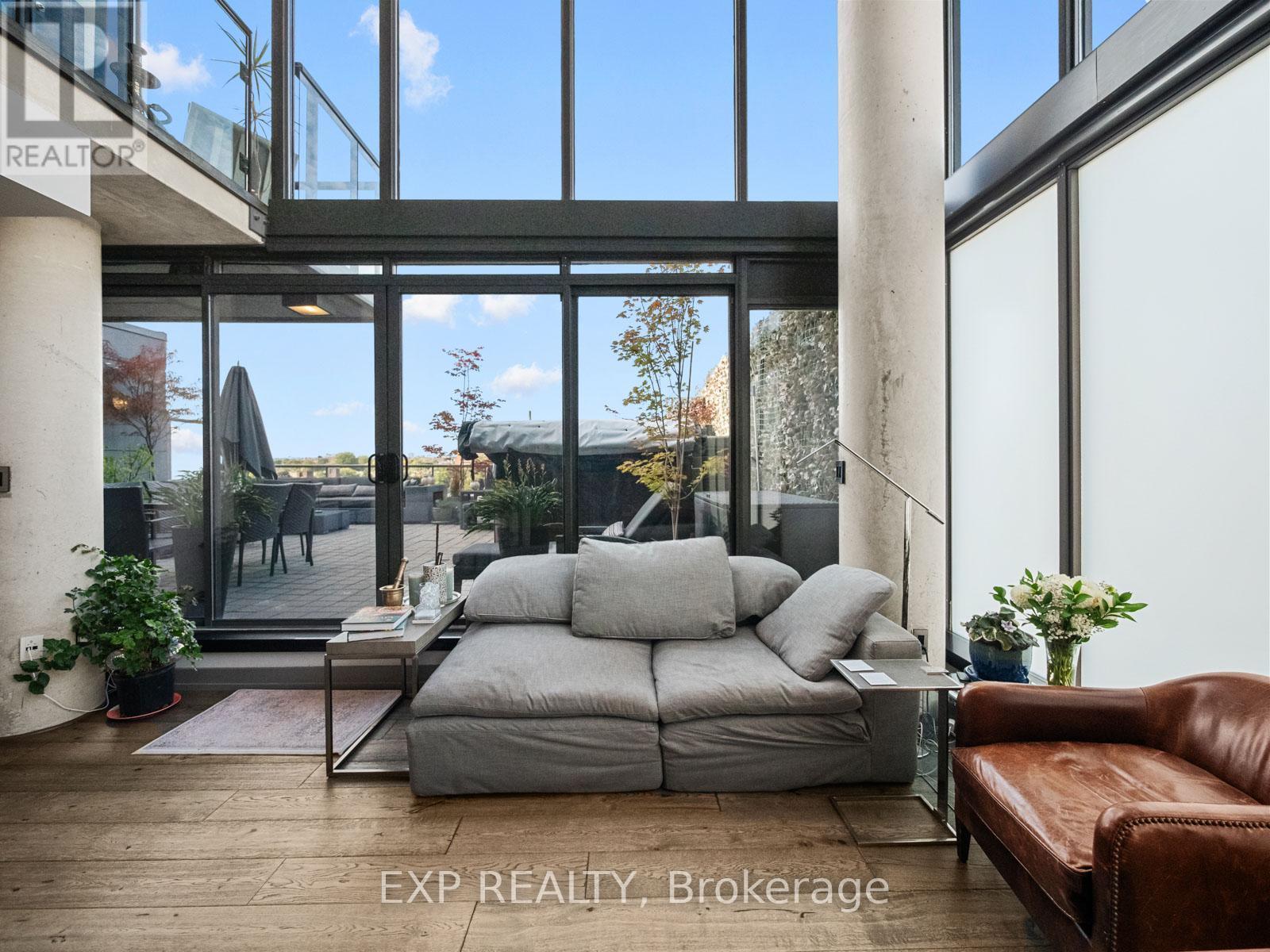 Ph1 - 533 Richmond Street W, Toronto, ON - Indoor Photo Showing Living Room