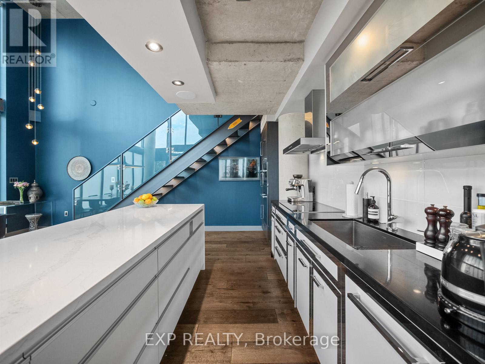 Ph1 - 533 Richmond Street W, Toronto, ON - Indoor Photo Showing Kitchen