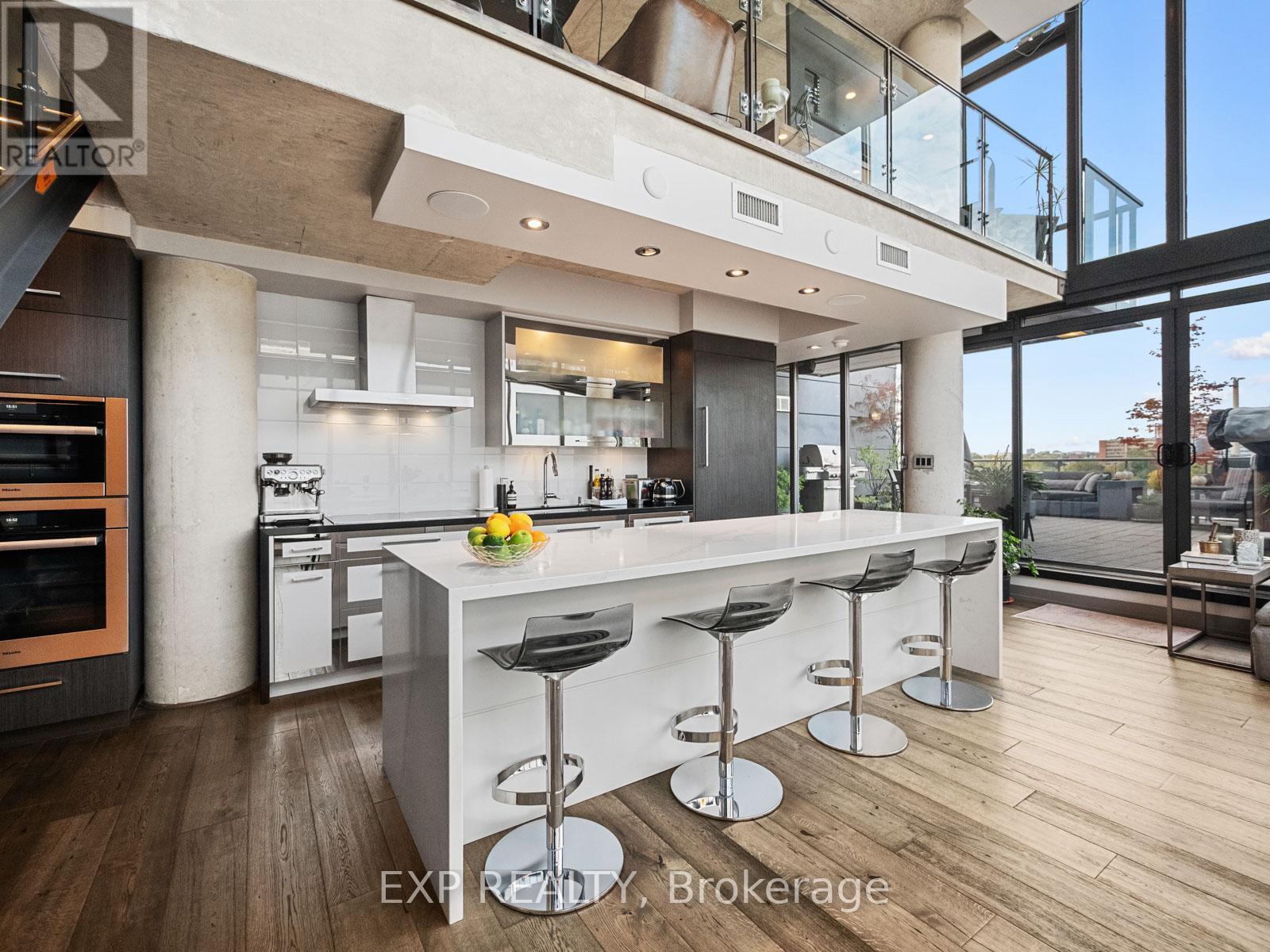 Ph1 - 533 Richmond Street W, Toronto, ON - Indoor Photo Showing Kitchen With Upgraded Kitchen