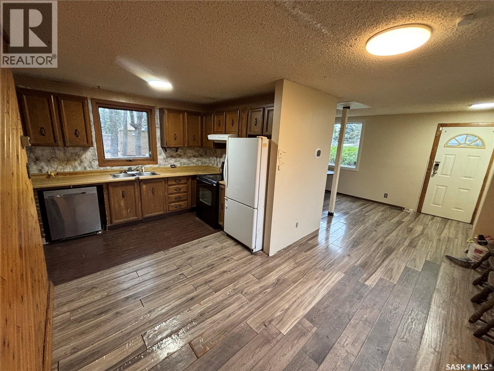 1647 14Th Street W, Prince Albert, SK - Indoor Photo Showing Kitchen