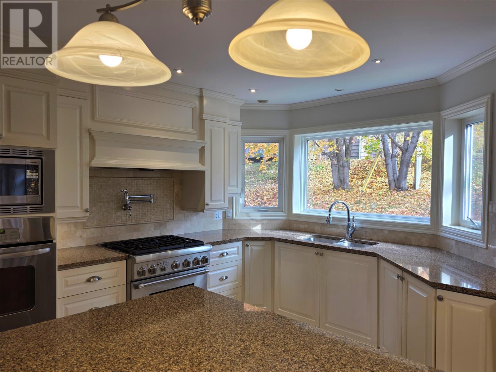 5 Hamilton Place, Corner Brook, NL - Indoor Photo Showing Kitchen With Double Sink With Upgraded Kitchen