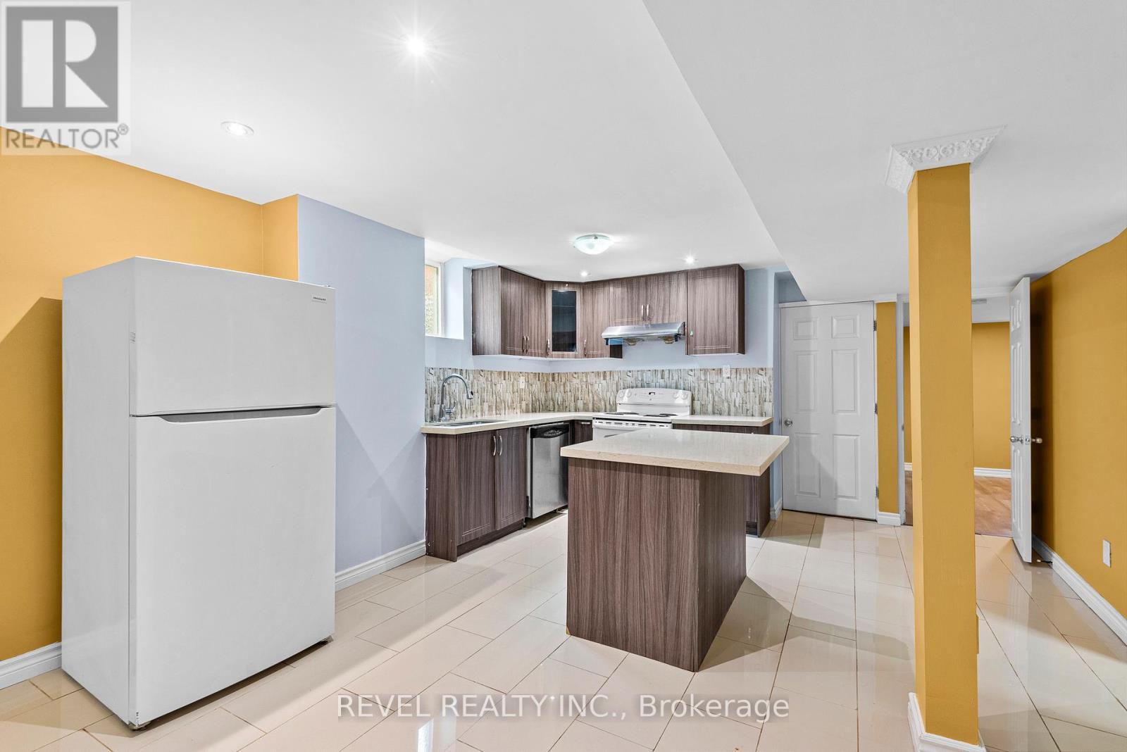 Bsmt - 1005 Sandcliff Drive, Oshawa, ON - Indoor Photo Showing Kitchen