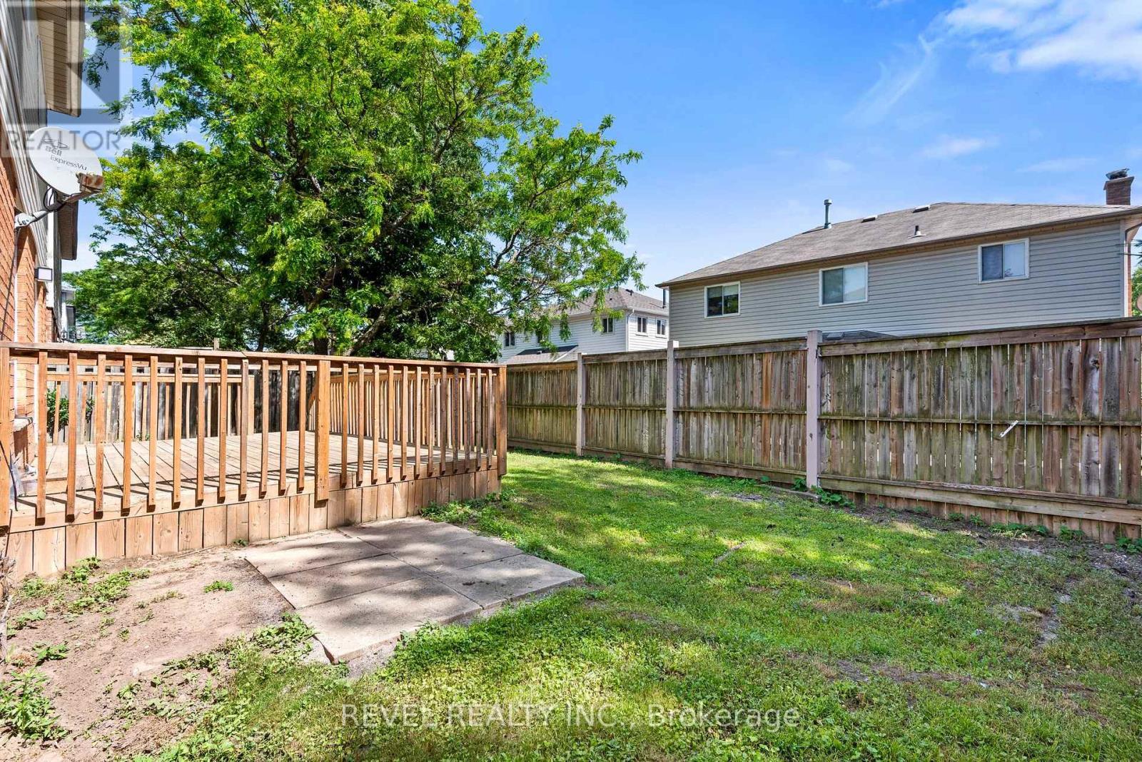 Bsmt - 1005 Sandcliff Drive, Oshawa, ON - Outdoor