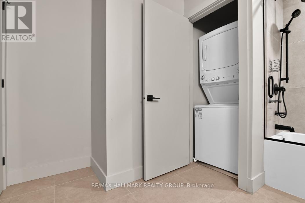 201 - 260 Armstrong Street, Ottawa, ON - Indoor Photo Showing Laundry Room