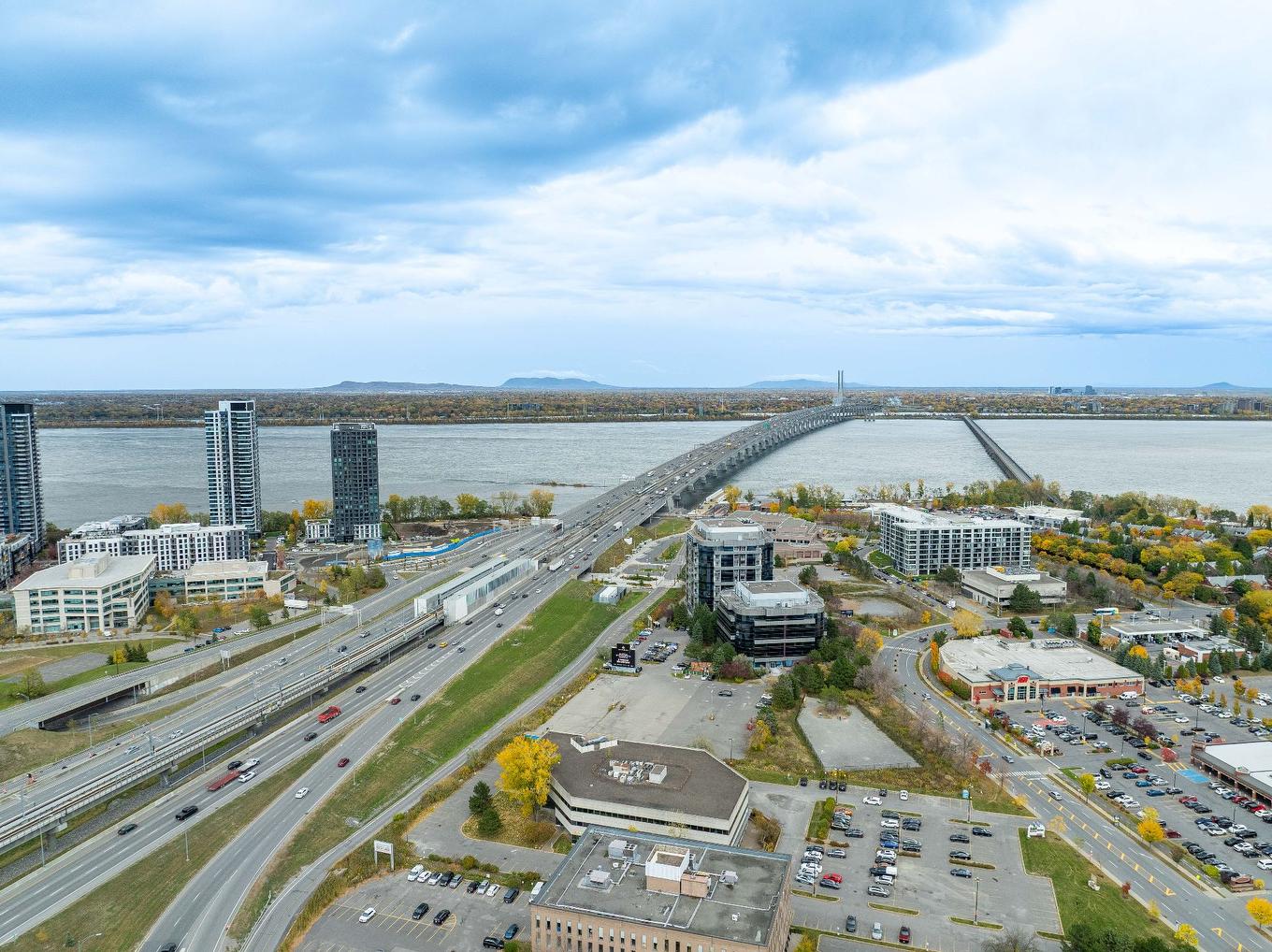 Nearby - 411-220 Ch. Du Golf, Montréal (Verdun/Île-Des-Soeurs), QC - Outdoor With Body Of Water With View