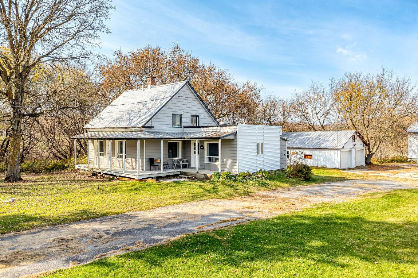 Façade - 1765 - 1775 Ch. Beauparlant O., Saint-Damien, QC