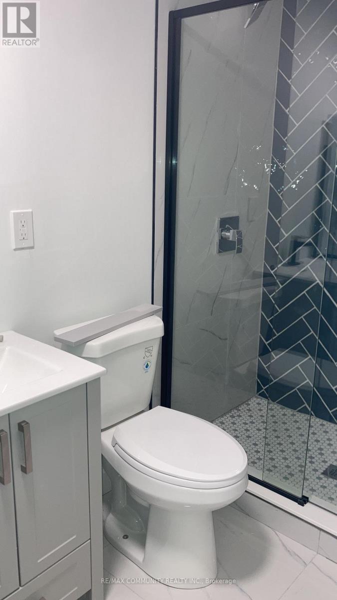 37 Fieldcrest Avenue, Clarington, ON - Indoor Photo Showing Bathroom