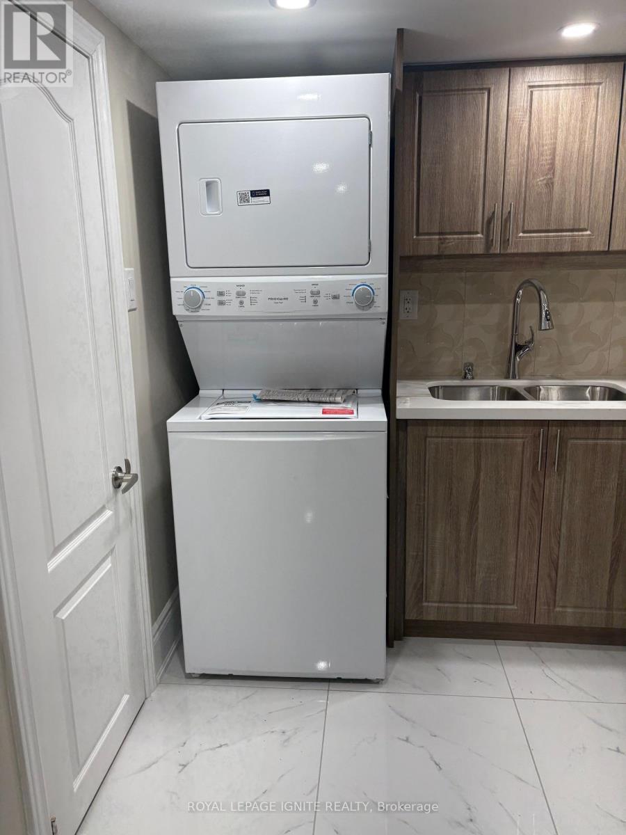 22 Redwillow Road, Brampton, ON - Indoor Photo Showing Laundry Room