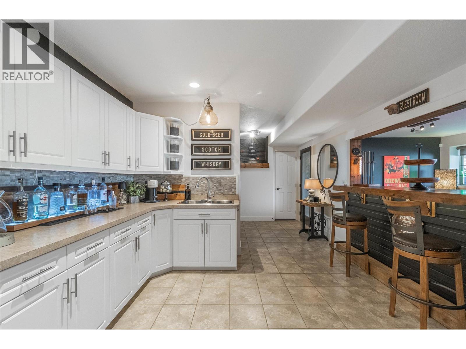 6963 Chardonnay Place, Oliver, BC - Indoor Photo Showing Kitchen With Double Sink