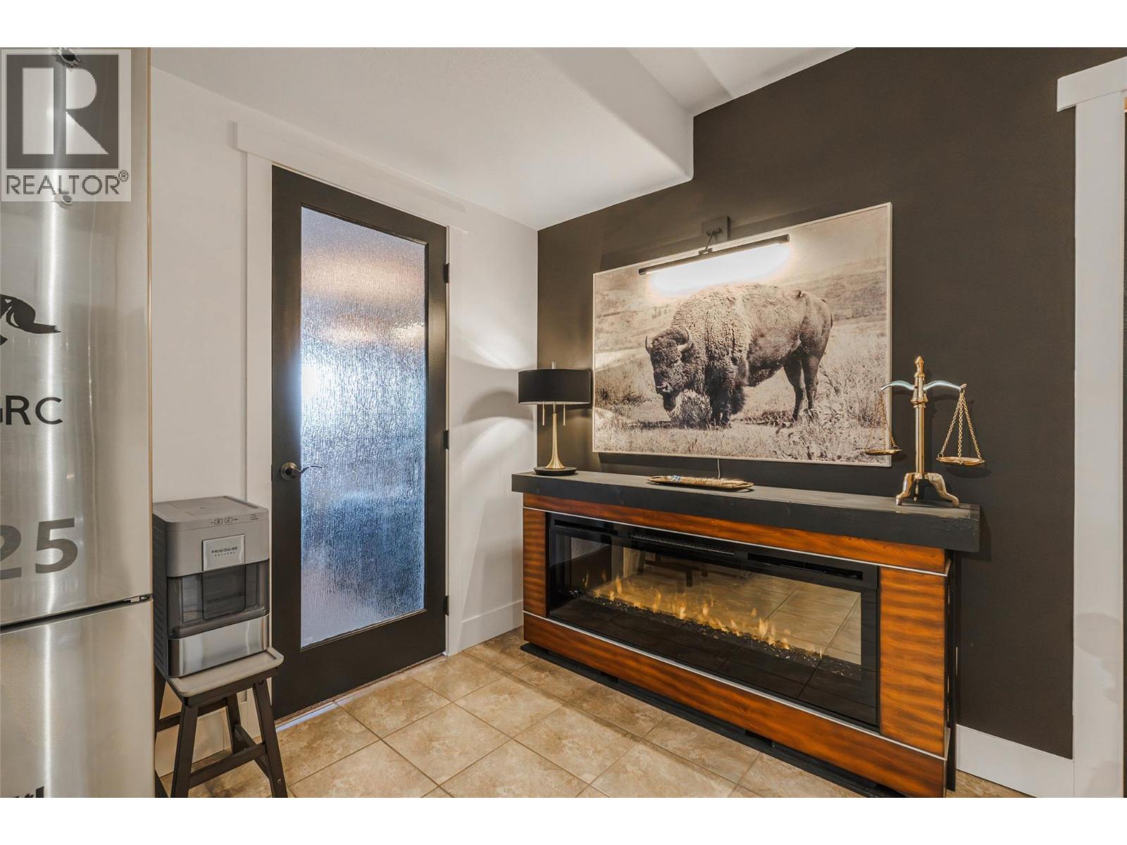 6963 Chardonnay Place, Oliver, BC - Indoor Photo Showing Living Room With Fireplace