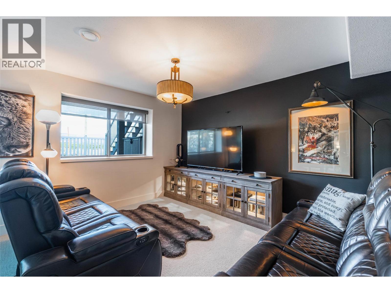 6963 Chardonnay Place, Oliver, BC - Indoor Photo Showing Living Room