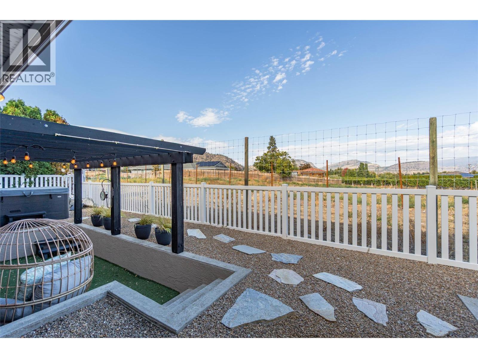 6963 Chardonnay Place, Oliver, BC - Outdoor