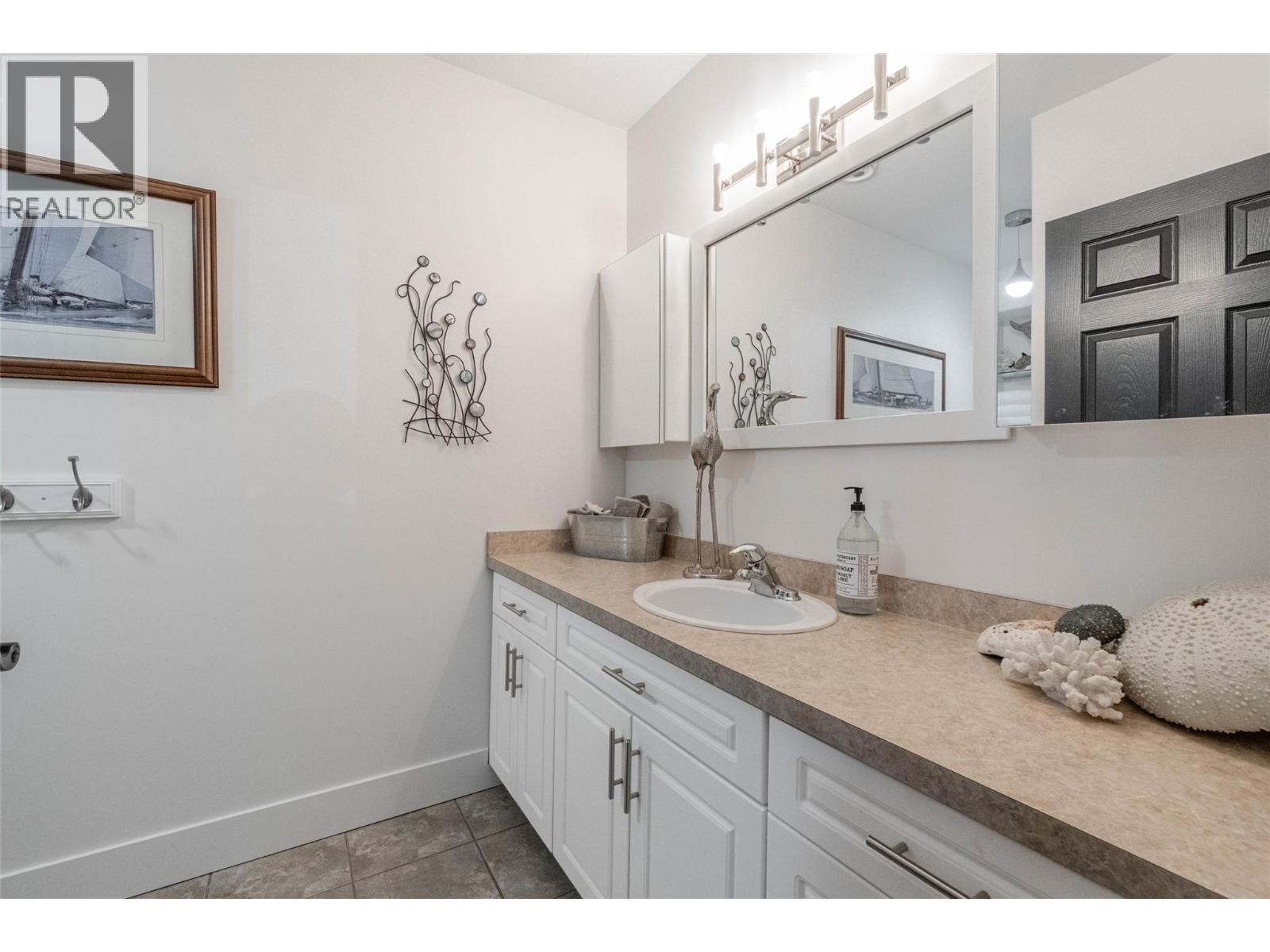 6963 Chardonnay Place, Oliver, BC - Indoor Photo Showing Bathroom