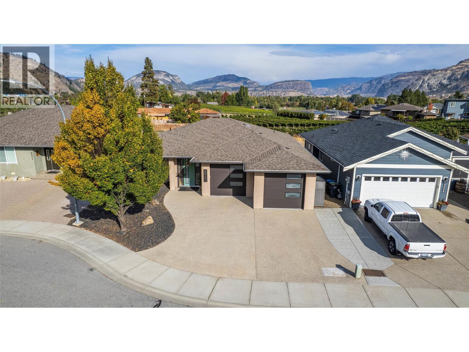 6963 Chardonnay Place, Oliver, BC - Outdoor