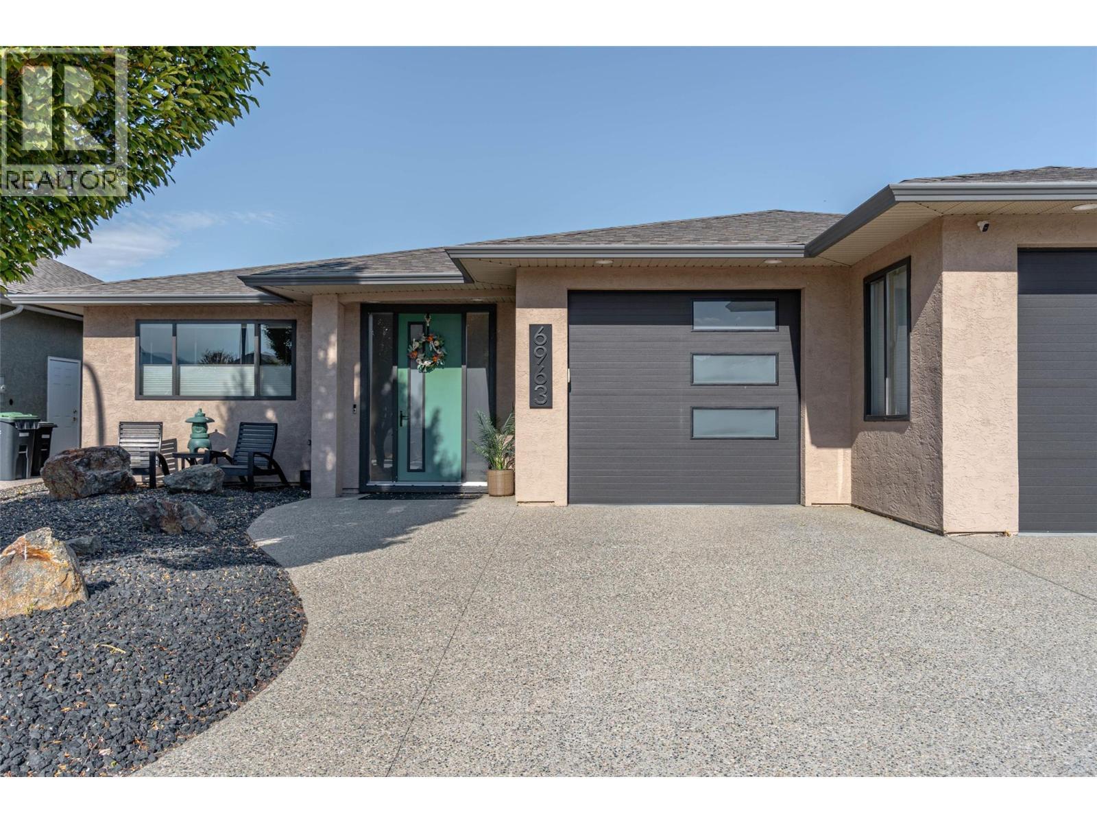 6963 Chardonnay Place, Oliver, BC - Outdoor