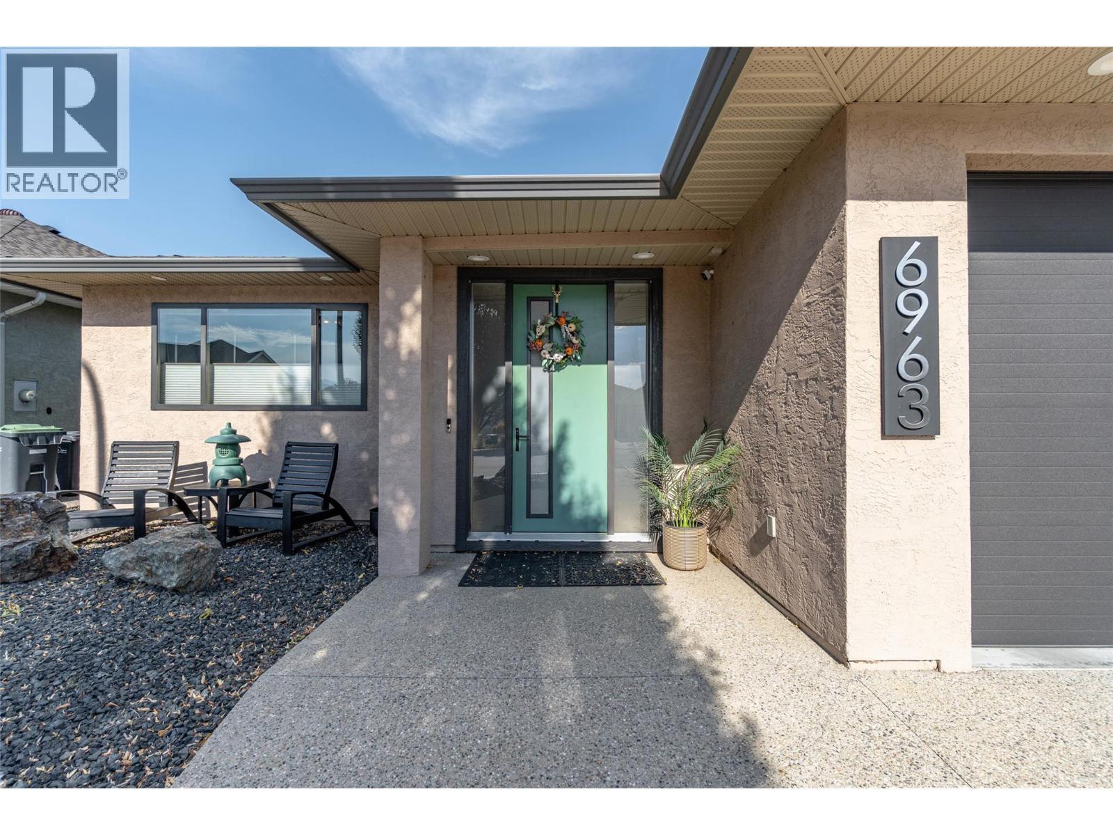 6963 Chardonnay Place, Oliver, BC - Outdoor