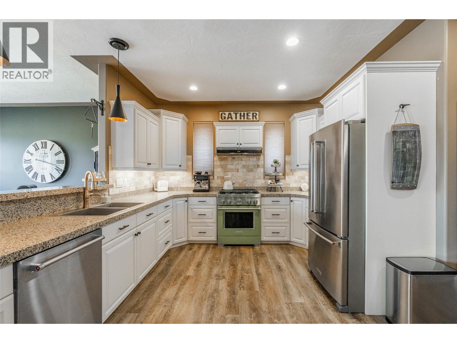 6963 Chardonnay Place, Oliver, BC - Indoor Photo Showing Kitchen With Double Sink With Upgraded Kitchen