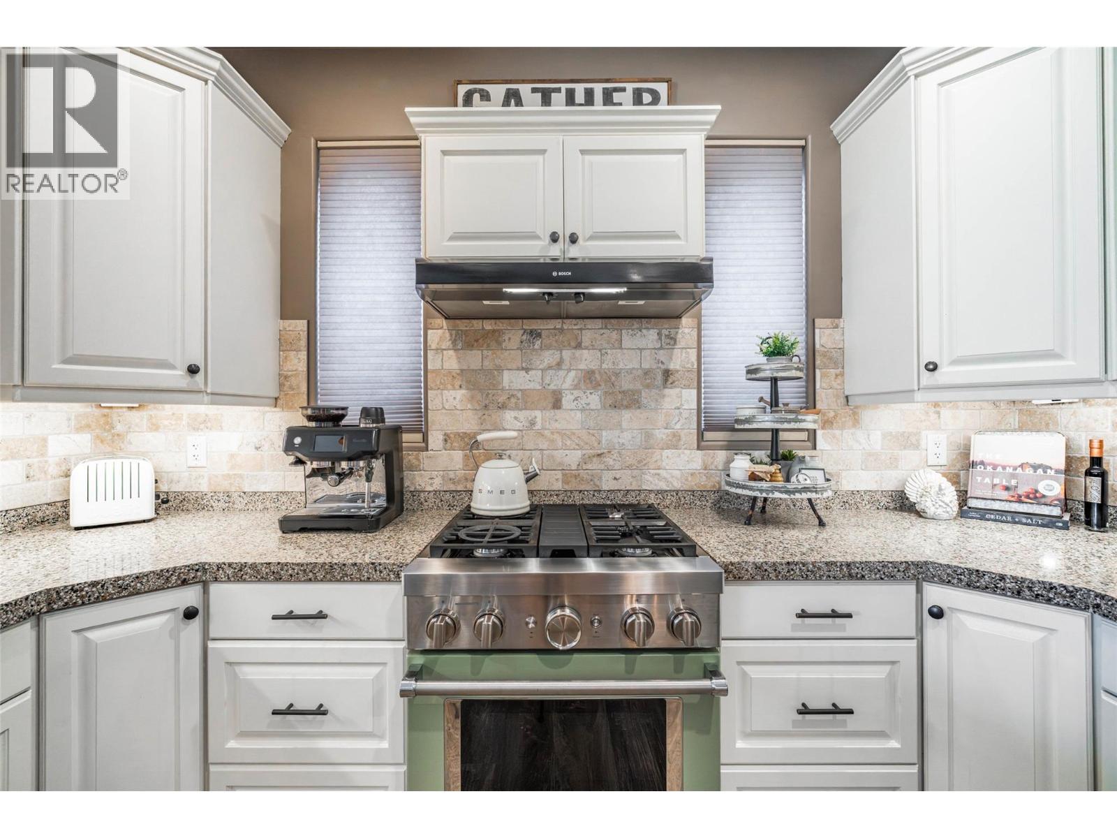 6963 Chardonnay Place, Oliver, BC - Indoor Photo Showing Kitchen With Upgraded Kitchen