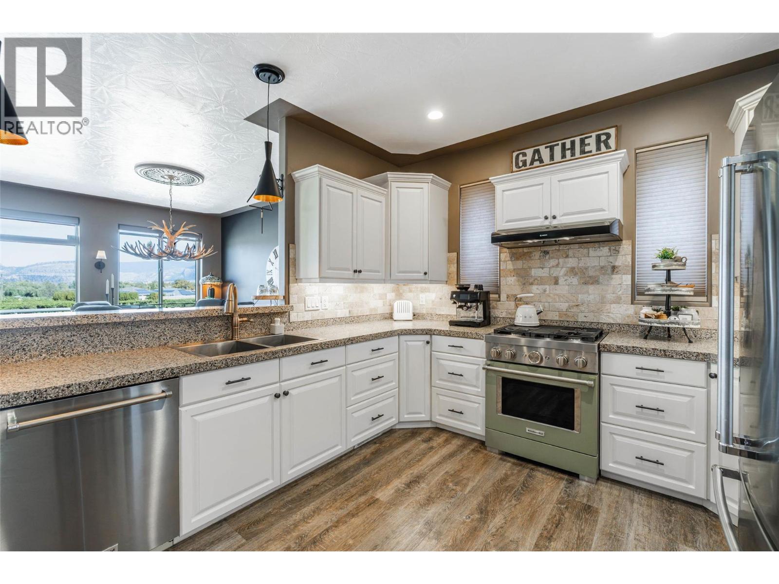 6963 Chardonnay Place, Oliver, BC - Indoor Photo Showing Kitchen With Double Sink With Upgraded Kitchen