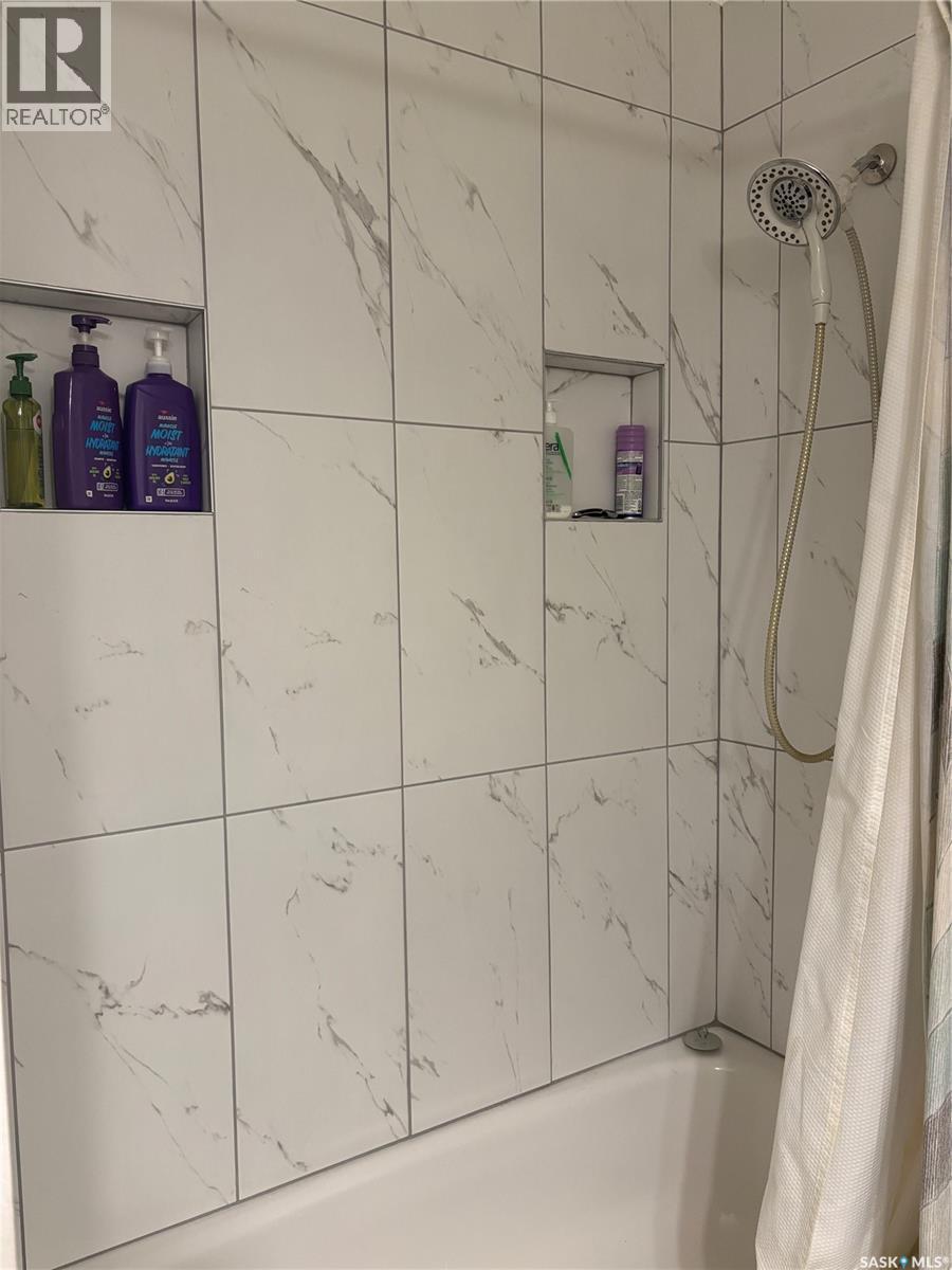 1582 Sibbald Crescent, Prince Albert, SK - Indoor Photo Showing Bathroom