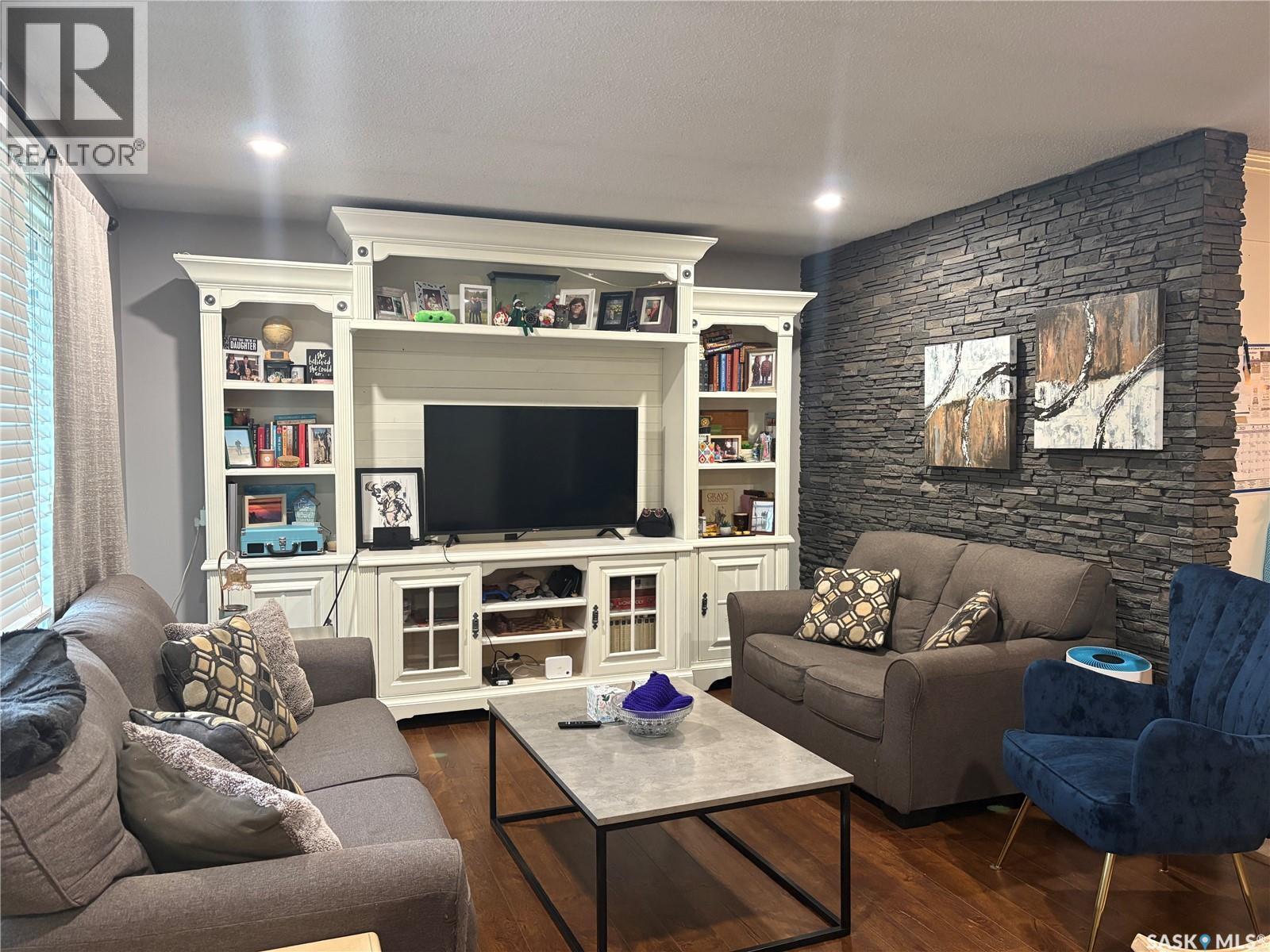 1582 Sibbald Crescent, Prince Albert, SK - Indoor Photo Showing Living Room