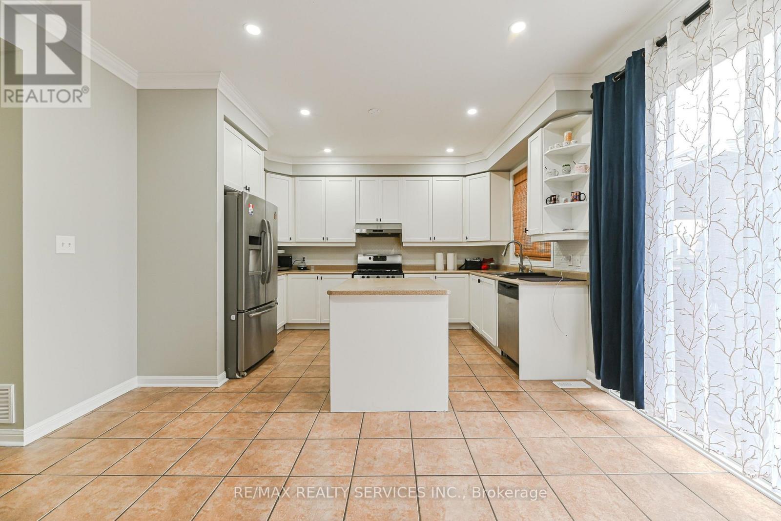 96 Brayshaw Drive, Cambridge, ON - Indoor Photo Showing Kitchen