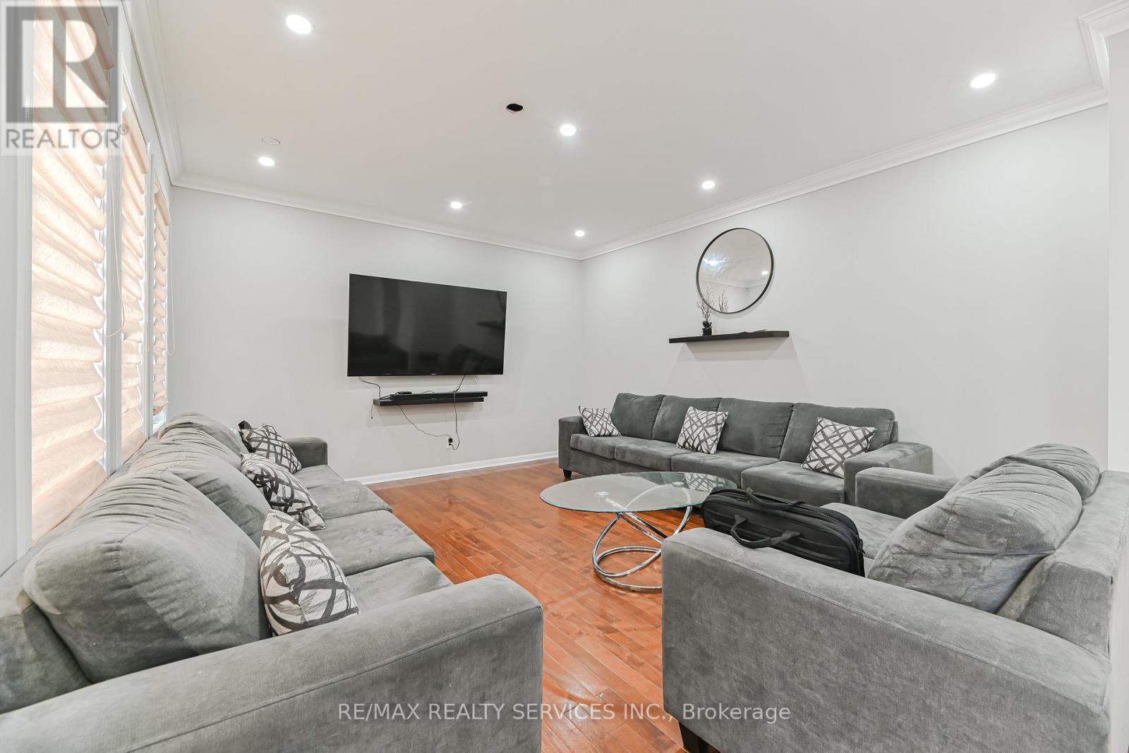 96 Brayshaw Drive, Cambridge, ON - Indoor Photo Showing Living Room