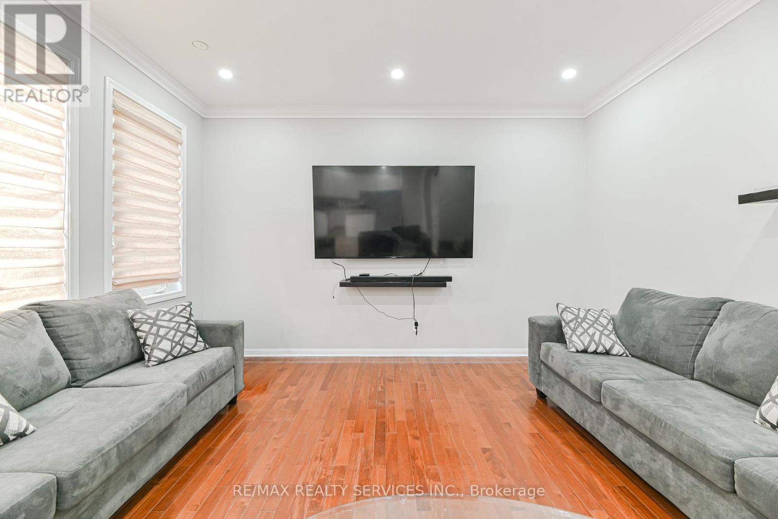 96 Brayshaw Drive, Cambridge, ON - Indoor Photo Showing Living Room