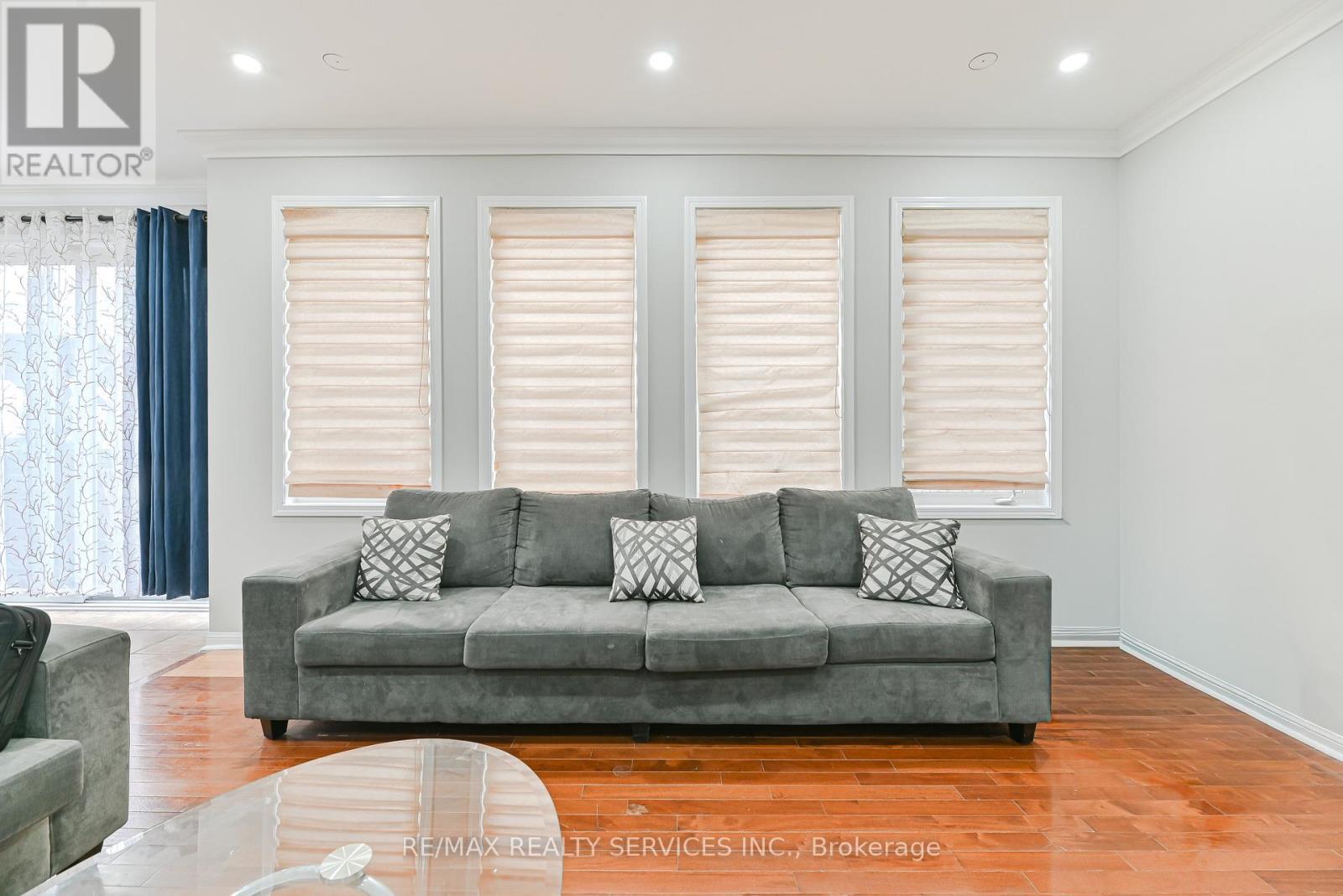 96 Brayshaw Drive, Cambridge, ON - Indoor Photo Showing Living Room