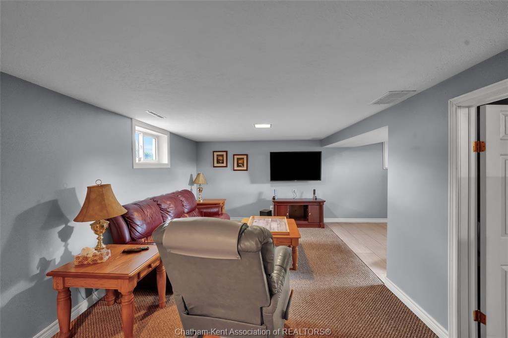 637 Wilkesport Line, Sombra, ON