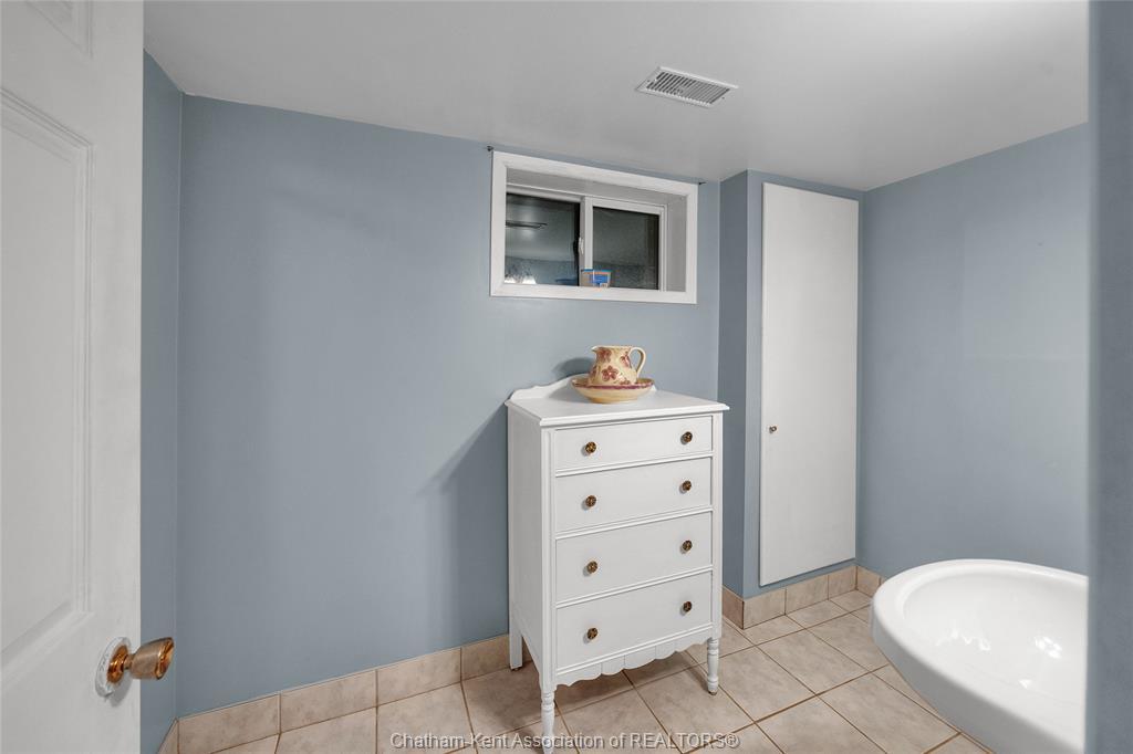 637 Wilkesport Line, Sombra, ON