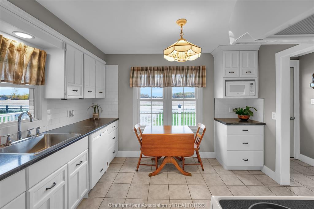 637 Wilkesport Line, Sombra, ON