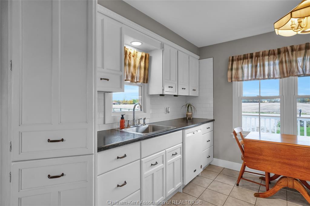 637 Wilkesport Line, Sombra, ON