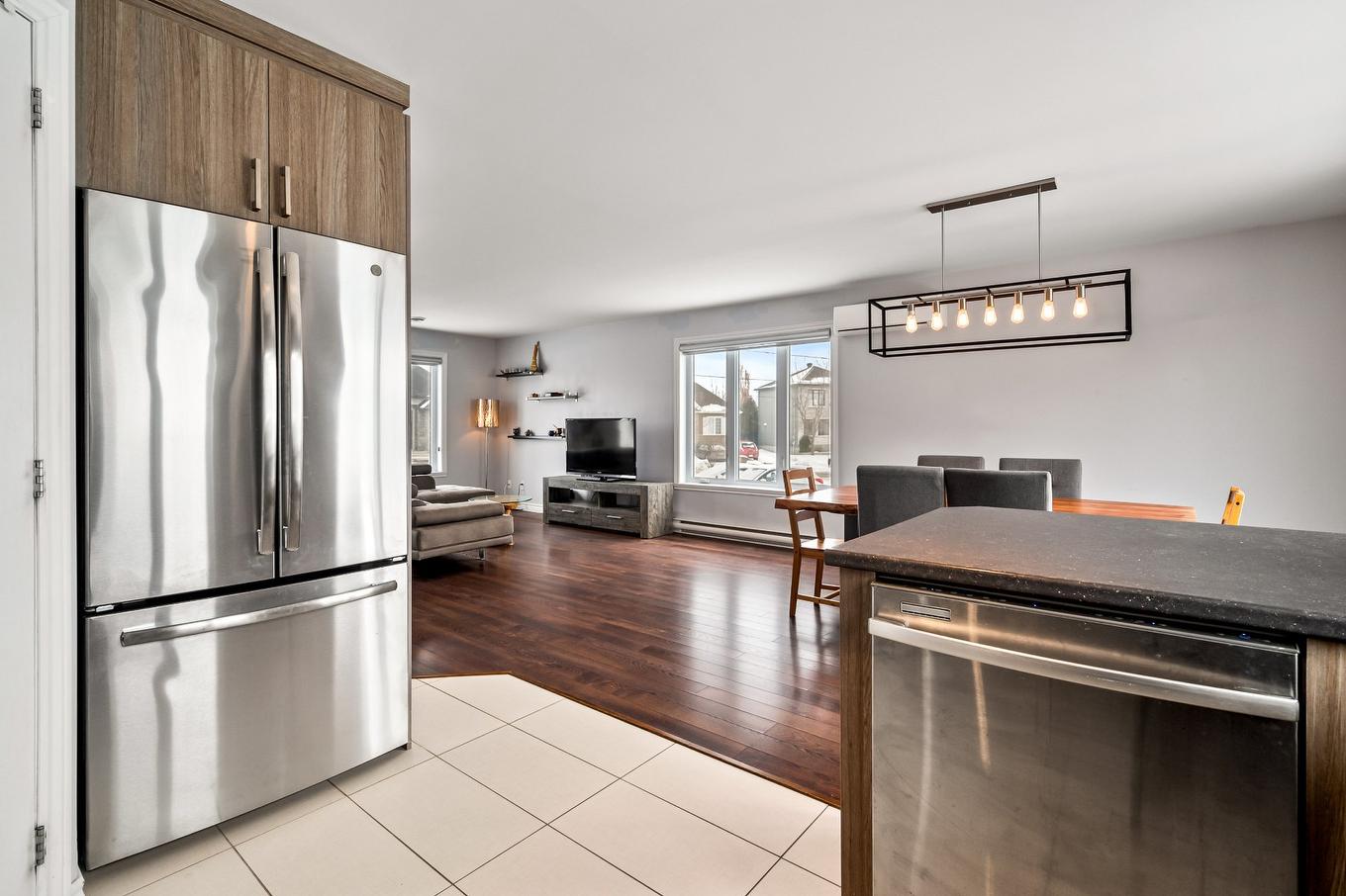 Cuisine - 67 Rue Logan, Sainte-Martine, QC - Indoor