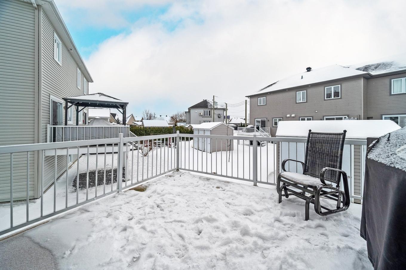 Terrasse - 67 Rue Logan, Sainte-Martine, QC - Outdoor With Exterior